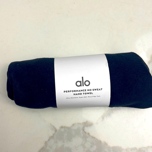 ALO Yoga Other Nwt Alo Yoga Black No Sweat Performance Hand Towel